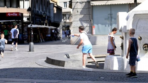 ТОПЛОТНИ ТАЛАС ПРЖИ СРБИЈУ: РХМЗ упозорава на високе температуре ТОПЛОТНИ ТАЛАС ПРЖИ СРБИЈУ: РХМЗ упозорава на високе температуре