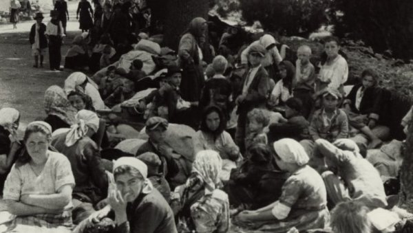 МИЉУ ЈЕ УСТАША УБИО ШИПКОМ ДОК СЕ ИГРАЛА: Потресне фотографије и исповести после 81. године од страдања народа на Козари МИЉУ ЈЕ УСТАША УБИО ШИПКОМ ДОК СЕ ИГРАЛА: Потресне фотографије и исповести после 81. године од страдања народа на Козари