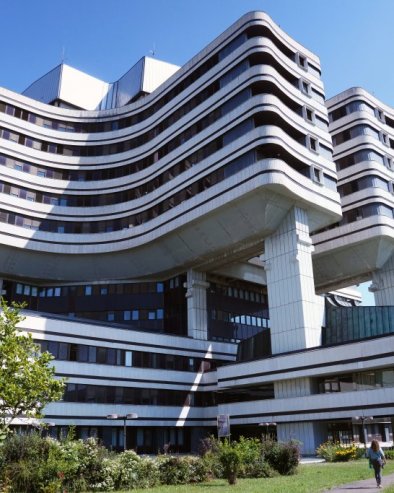 СЕКАО ДРВА, ПА ОСТАО БЕЗ ПРСТА: Хирурзи на ВМА сатима водили битку