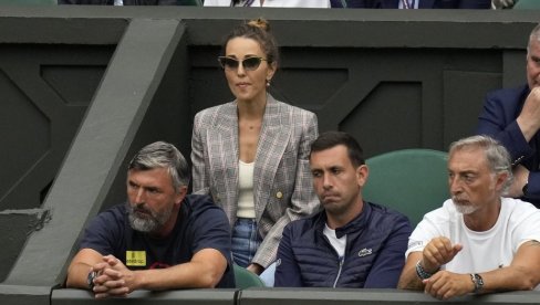ĐOKOVIĆI TUGUJU: Jelena u suzama zbog smrti drage osobe (FOTO) ĐOKOVIĆI TUGUJU: Jelena u suzama zbog smrti drage osobe (FOTO)
