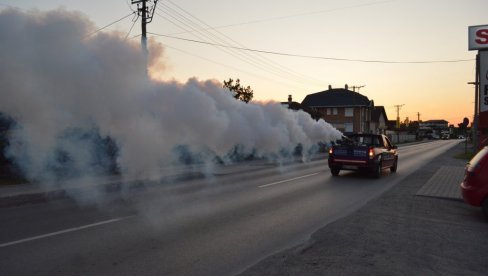 ZAPRAŠILI KOMARCE U 17 MESNIH ZAJEDNICA: Borba protiv krvopija u Svilajncu (FOTO) ZAPRAŠILI KOMARCE U 17 MESNIH ZAJEDNICA: Borba protiv krvopija u Svilajncu (FOTO)