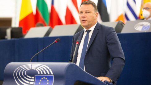 СРБИЈА НЕ ПРИСТАЈЕ ДА ЈОЈ ИКО КОМАНДУЈЕ Жан Лин Лакапел за Новости: ЕУ строга према Београду, не разумеју историју, корене, културу... СРБИЈА НЕ ПРИСТАЈЕ ДА ЈОЈ ИКО КОМАНДУЈЕ Жан Лин Лакапел за Новости: ЕУ строга према Београду, не разумеју историју, корене, културу...