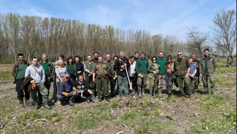 ПОКРАЈИНИ НЕДОСТАЈЕ 100 МИЛИОНА САДНИЦА: Војводина је деценијама најслабије пошумљени део Србије и Европе ПОКРАЈИНИ НЕДОСТАЈЕ 100 МИЛИОНА САДНИЦА: Војводина је деценијама најслабије пошумљени део Србије и Европе