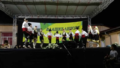 ВЛАШКЕ ЛЕПОТЕ БАЛКАНА У ВЕЛИКОЈ ЈАСИКОВИ: Најлепше су Ана, Невена и Сара ВЛАШКЕ ЛЕПОТЕ БАЛКАНА У ВЕЛИКОЈ ЈАСИКОВИ: Најлепше су Ана, Невена и Сара