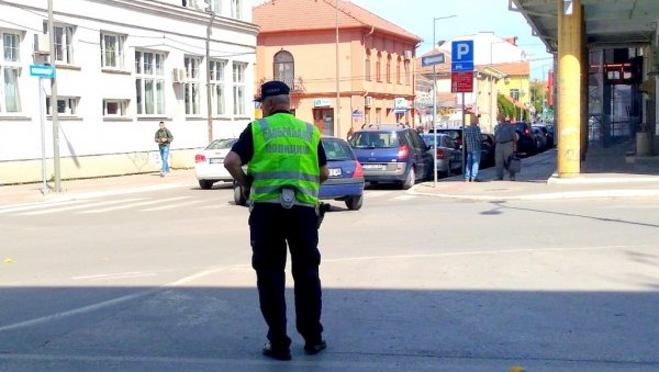 КОНТРОЛА ТОКОМ ВИКЕНДА: Из саобраћаја искључено 19 возача због алкохола и наркотика КОНТРОЛА ТОКОМ ВИКЕНДА: Из саобраћаја искључено 19 возача због алкохола и наркотика