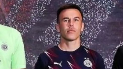 ЦРНО-БЕЛЕ ИНОВАЦИЈЕ: Ово су нови дресови ФК Партизан за сезону 2023/2024 (ФОТО) ЦРНО-БЕЛЕ ИНОВАЦИЈЕ: Ово су нови дресови ФК Партизан за сезону 2023/2024 (ФОТО)