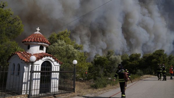 ТРЕЋИ ДАН БОРБЕ СА ПОЖАРИМА У ГРЧКОЈ: Ватра гори на три фронта - букнуло и на Родосу (ФОТО/ВИДЕО)