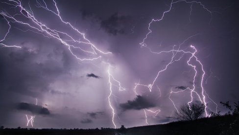 NEVREME PRETI KOMŠILUKU: Za područje cele zemlje upaljen naradžasti meteoalarm