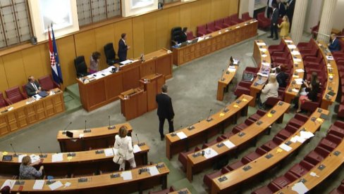 ALARM U HRVATSKOM SABORU: Voda nadire, sednica prekinuta ALARM U HRVATSKOM SABORU: Voda nadire, sednica prekinuta