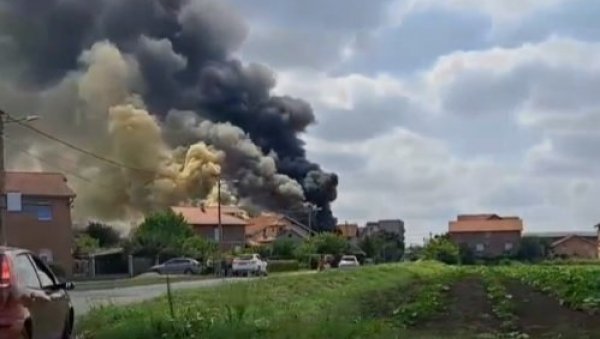 ДВОЈЕ ПОВРЕЂЕНО У ПОЖАРУ У ЗЕМУНУ: Црни дим прекрио небо (ВИДЕО)