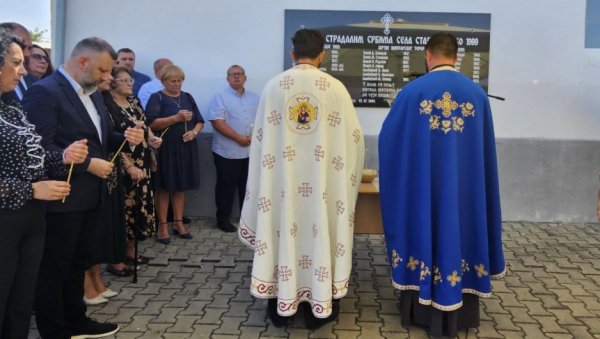 ПОСТРАДАЛИ ХРИШЋАНСКИ ДА САЧУВАЈУ ОВЕ СВЕТЕ ПРОСТОРЕ: Парастос жртвама у Старом Гацку; Срби покошени, а свет жмури 24 године (ФОТО)