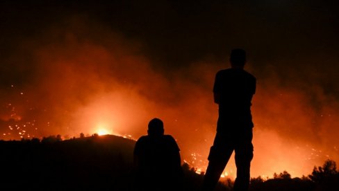 ПОЖАР У ГРЧКОЈ: Ватра избила у Александрополису у близини зграда ПОЖАР У ГРЧКОЈ: Ватра избила у Александрополису у близини зграда
