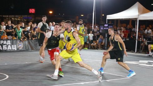 KOŠARKAŠKA SVETKOVINA U ŠAPCU: Basket u gradu na Savi igrale 31 ekipa (FOTO) KOŠARKAŠKA SVETKOVINA U ŠAPCU: Basket u gradu na Savi igrale 31 ekipa (FOTO)
