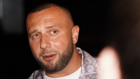DALI SU JOJ POGREŠNU INJEKCIJU I PARALIZOVALI MOZAK Bolna ispovest poznatog pevača o rođenoj sestri: To je bol i patnja DALI SU JOJ POGREŠNU INJEKCIJU I PARALIZOVALI MOZAK Bolna ispovest poznatog pevača o rođenoj sestri: To je bol i patnja