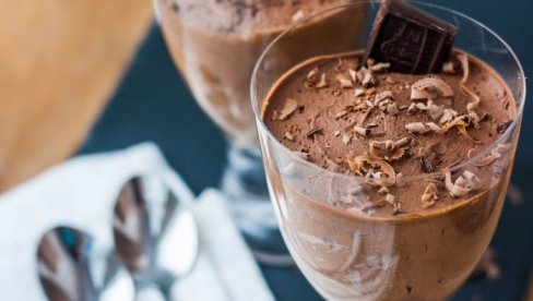 RECEPT ZA NAJJEDNOSTAVNIJI ČOKOLADNI MUS: Sprema se za manje od 15 minuta