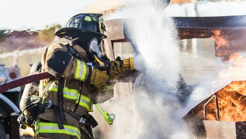IZBIO POŽAR NA ODELJENJU NEONATOLOGIJE U ČAČKU: Bebe evakuisane, vatrogasne ekipe brzo reagovale