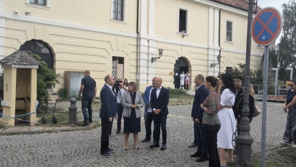 ГОЈКОВИЋЕВА ПОСЕТИЛА ПЕТРОВАРАДИНСКУ ТВРЂАВУ: Последице невремена да заједно санирамо