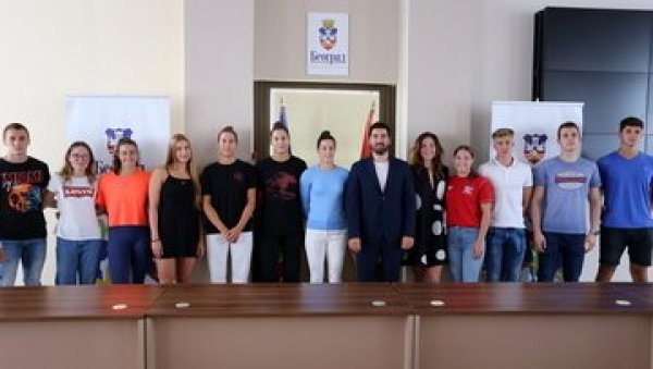 УГОВОРИ ЗА 24 СТИПЕНДИЈЕ: Град помаже младе спортисте аматере УГОВОРИ ЗА 24 СТИПЕНДИЈЕ: Град помаже младе спортисте аматере