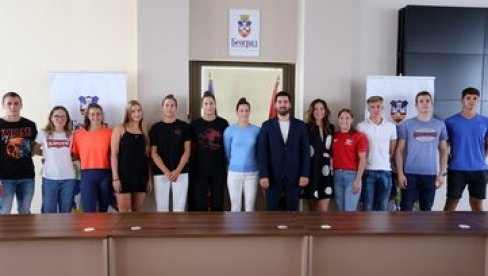 UGOVORI ZA 24 STIPENDIJE: Grad pomaže mlade sportiste amatere UGOVORI ZA 24 STIPENDIJE: Grad pomaže mlade sportiste amatere