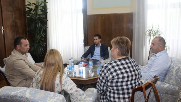 СОМБОР СПРЕМА ИЗЛОЖБУ: Пружање подршке породицама несталих лица СОМБОР СПРЕМА ИЗЛОЖБУ: Пружање подршке породицама несталих лица