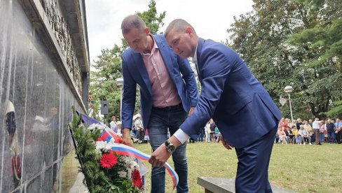 ДА СЕ ЂРТВЕ НИКАД НЕ ЗАБОРАВЕ: У Доњој Трнови, код Угљевика, сећање на устанике из јула 1941. године ДА СЕ ЂРТВЕ НИКАД НЕ ЗАБОРАВЕ: У Доњој Трнови, код Угљевика, сећање на устанике из јула 1941. године