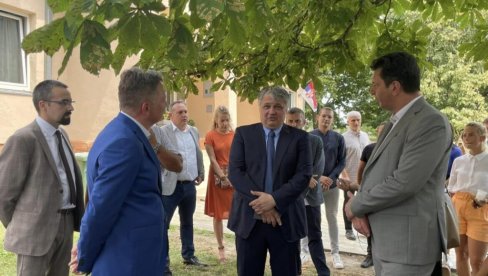 BRZI INTERNET U ČAK 75 SELA: Izgradnjom optičke mreže snažni megabajti stižu u ruralne predele Šapca BRZI INTERNET U ČAK 75 SELA: Izgradnjom optičke mreže snažni megabajti stižu u ruralne predele Šapca