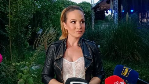 ЈЕЛЕНА ТОМАШЕВИЋ РАЗНЕЖИЛА СВЕ: Исплачем се у самоћи и покушавам да зацелим своје ране ЈЕЛЕНА ТОМАШЕВИЋ РАЗНЕЖИЛА СВЕ: Исплачем се у самоћи и покушавам да зацелим своје ране