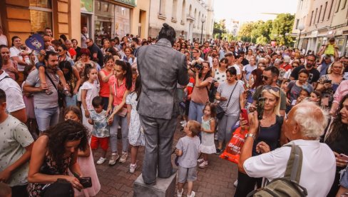 OD DIJASPORE VIŠE OD PET MILIJARDI KM: Ova godina u Srpskoj i BiH rekordna po prilivu novca iz inostranstva