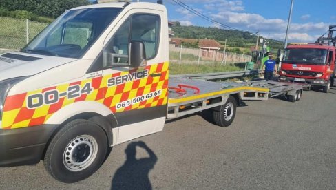AKCIJA KONTROLE NA AUTO-PUTU E-75: Inspekcija privremeno isključila iz saobraćaja 10 vozila zbog nelegalnog prevoza putnika i tereta AKCIJA KONTROLE NA AUTO-PUTU E-75: Inspekcija privremeno isključila iz saobraćaja 10 vozila zbog nelegalnog prevoza putnika i tereta