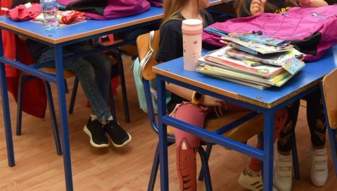 ПО ТРАДИЦИЈИ: Бесплатни уџбеници за прваке у Зрењанину ПО ТРАДИЦИЈИ: Бесплатни уџбеници за прваке у Зрењанину