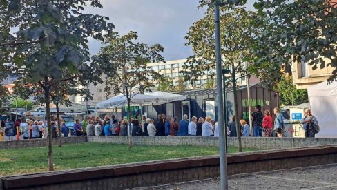 КУЋИЦА ЗДРАВЉА НА ПЛАТОУ КРАЈ ВИШКЕ УЛИЦЕ: Општина Врачар позива суграђане да се бесплатно прегледају у мобилној амбуланти до 3. августа КУЋИЦА ЗДРАВЉА НА ПЛАТОУ КРАЈ ВИШКЕ УЛИЦЕ: Општина Врачар позива суграђане да се бесплатно прегледају у мобилној амбуланти до 3. августа