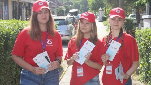 ВОЛОНТЕРИ УЗДАНИЦA: Црвени крст Деспотовца посебан значај посвећује активностима од јуна до августа (ФОТО) ВОЛОНТЕРИ УЗДАНИЦA: Црвени крст Деспотовца посебан значај посвећује активностима од јуна до августа (ФОТО)
