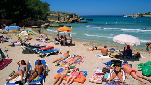 ZATVORENE PLAŽE U OVOM ŠPANSKOM GRADU: Šta se dešava nakon pojave plavog zmaja