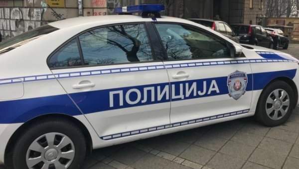 ЗАУСТАВИЛИ ОПЕЛ И - УХАПСИЛИ ВОЗАЧА: Због крађе аутомобила у Зрењанину приведен мушкарац (21) ЗАУСТАВИЛИ ОПЕЛ И - УХАПСИЛИ ВОЗАЧА: Због крађе аутомобила у Зрењанину приведен мушкарац (21)