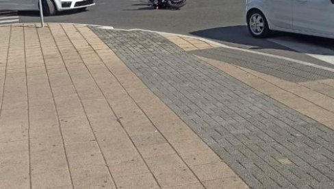 САОБРАЋАЈНА НЕСРЕЋА У ЦЕНТРУ ЛОЗНИЦЕ: Судар аутомобила и мотора, повређен мотоциклиста САОБРАЋАЈНА НЕСРЕЋА У ЦЕНТРУ ЛОЗНИЦЕ: Судар аутомобила и мотора, повређен мотоциклиста