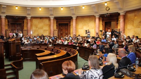 DANAS U SKUPŠTINI: Novoizabrane sudije položile zakletvu DANAS U SKUPŠTINI: Novoizabrane sudije položile zakletvu