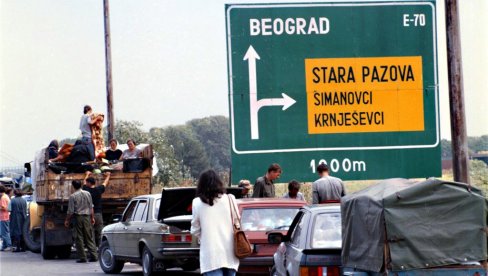 NEPREGLEDNA IZBJEGLIČKA KOLONA TUGE, PATNJE I BOLA: Tužna sećanja očevidaca – „Plakali smo satima jer nismo znali kako da im pomognemo“ NEPREGLEDNA IZBJEGLIČKA KOLONA TUGE, PATNJE I BOLA: Tužna sećanja očevidaca – „Plakali smo satima jer nismo znali kako da im pomognemo“