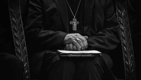 MAFIJAŠ U MANTIJI: Sveštenik na Siciliji uhapšen zbog iznude novca za sahranu MAFIJAŠ U MANTIJI: Sveštenik na Siciliji uhapšen zbog iznude novca za sahranu
