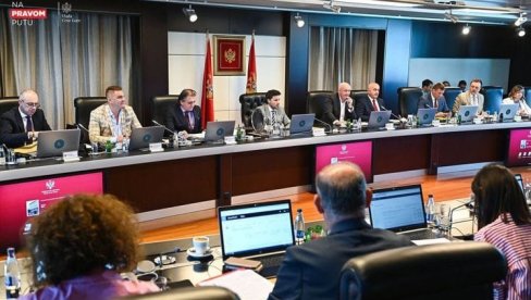 TUZIMA OSMOLETKA, PODGORICI GIMNAZIJA: Odluka vlade Crne Gore TUZIMA OSMOLETKA, PODGORICI GIMNAZIJA: Odluka vlade Crne Gore