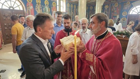 ПОМАЖУ С ЉУБАВЉУ: Слава угљевичког Кола српских сестара ПОМАЖУ С ЉУБАВЉУ: Слава угљевичког Кола српских сестара