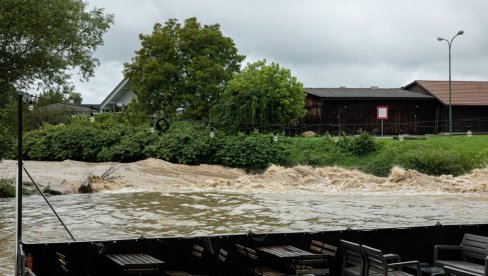 SAVA I MURA PRETE IZLIVANJEM: U delovima Hrvatske proglašena vanredna odbrana od poplava SAVA I MURA PRETE IZLIVANJEM: U delovima Hrvatske proglašena vanredna odbrana od poplava