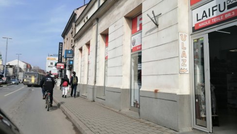 СЛОВЕНИЈА УВОДИ ПОРЕЗ ЗА БАНКЕ: Додатним опорезовањем финансираће се обнова земље СЛОВЕНИЈА УВОДИ ПОРЕЗ ЗА БАНКЕ: Додатним опорезовањем финансираће се обнова земље