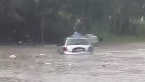 ZEMUNCI, OVAKO MOŽETE DA PRIJAVITE ŠTETU POSLE NEVREMENA Opština poziva sugrađane da se prijave ZEMUNCI, OVAKO MOŽETE DA PRIJAVITE ŠTETU POSLE NEVREMENA Opština poziva sugrađane da se prijave