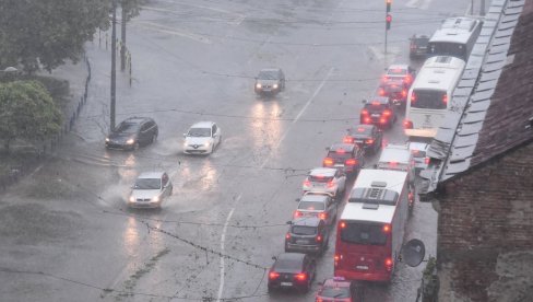 U JEDNOM DELU PAKLENO, A U DRUGOM PLJUSAK I GRMLJAVINA: Ovaj deo Srbije na udaru nevremena, a evo kakva je noć pred nama