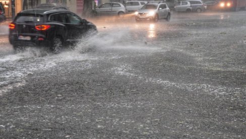 NAJNOVIJE HITNO UPOZORENJE RHMZ: Ovaj deo Srbije na udaru nevremena