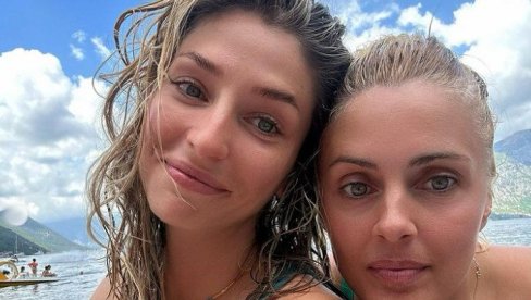 АНЂЕЛА И ТАМАРА У КУПАЋИМ: Глумице се сликале на плажи - интернет ГОРИ (ФОТО) АНЂЕЛА И ТАМАРА У КУПАЋИМ: Глумице се сликале на плажи - интернет ГОРИ (ФОТО)