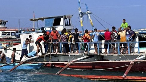 ТРЕЋА НЕСРЕЋА У САМО НЕКОЛИКО ДАНА: Трајект ударио у крхотине у мору, једна особа настрадала ТРЕЋА НЕСРЕЋА У САМО НЕКОЛИКО ДАНА: Трајект ударио у крхотине у мору, једна особа настрадала