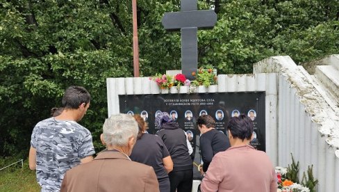 ЈУНАКЕ СЕЛО СЛАВИ: Богутово Село код Угљевика ЈУНАКЕ СЕЛО СЛАВИ: Богутово Село код Угљевика