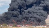 STRAVIČAN POŽAR U FABRICI PLASTIKE: Otrovni dim juri ka američkim gradovima (VIDEO) STRAVIČAN POŽAR U FABRICI PLASTIKE: Otrovni dim juri ka američkim gradovima (VIDEO)