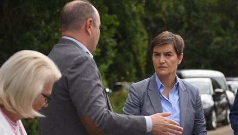 ПРЕМИЈЕРКА У НОВОМ САДУ О ШТЕТИ КОЈА ЈЕ НАЧИЊЕНА Брнабић: Одређени су приоритети (ФОТО/ВИДЕО) ПРЕМИЈЕРКА У НОВОМ САДУ О ШТЕТИ КОЈА ЈЕ НАЧИЊЕНА Брнабић: Одређени су приоритети (ФОТО/ВИДЕО)